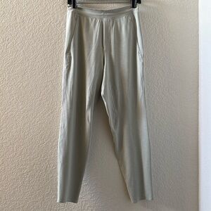 Lululemon pants size S zip front pockets